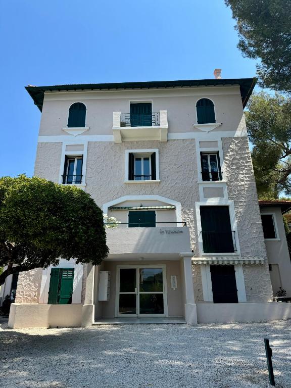Chic T2 Vue Mer Terrasse Clim & Parking à Sanary, 7mn à pied de la plage et du centre ville - 5