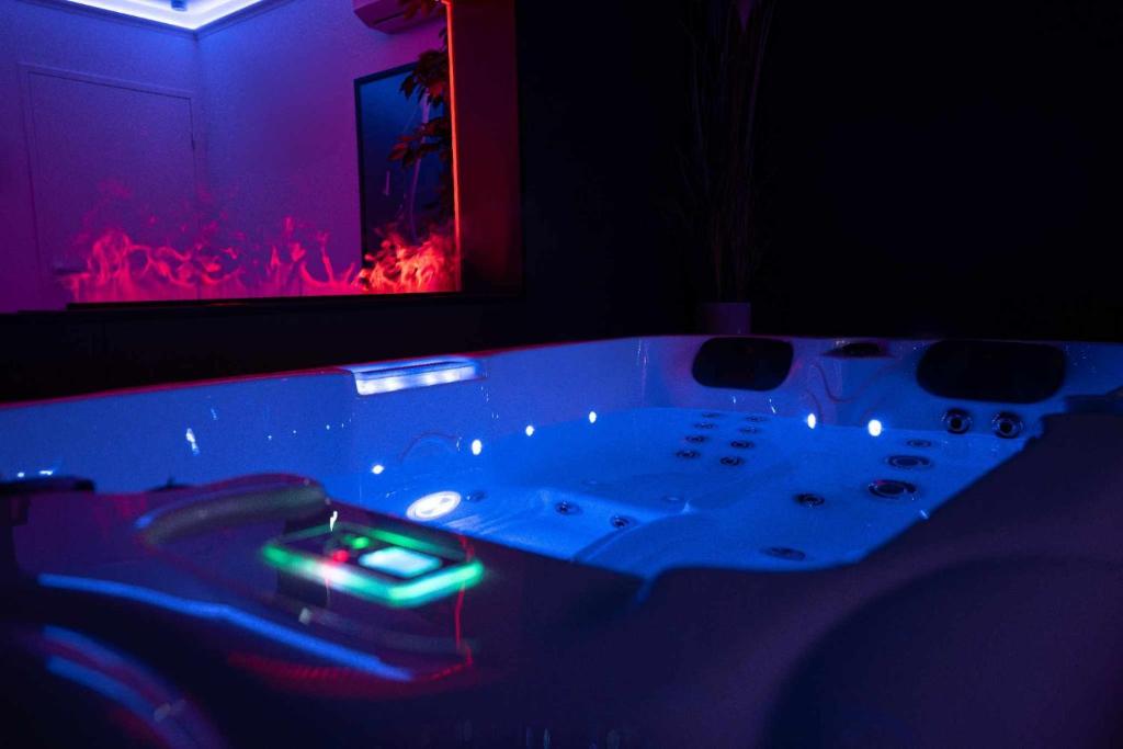 LA NUIT DES SECRETS Love Room 4 étoiles avec Jacuzzi et Sauna - 5