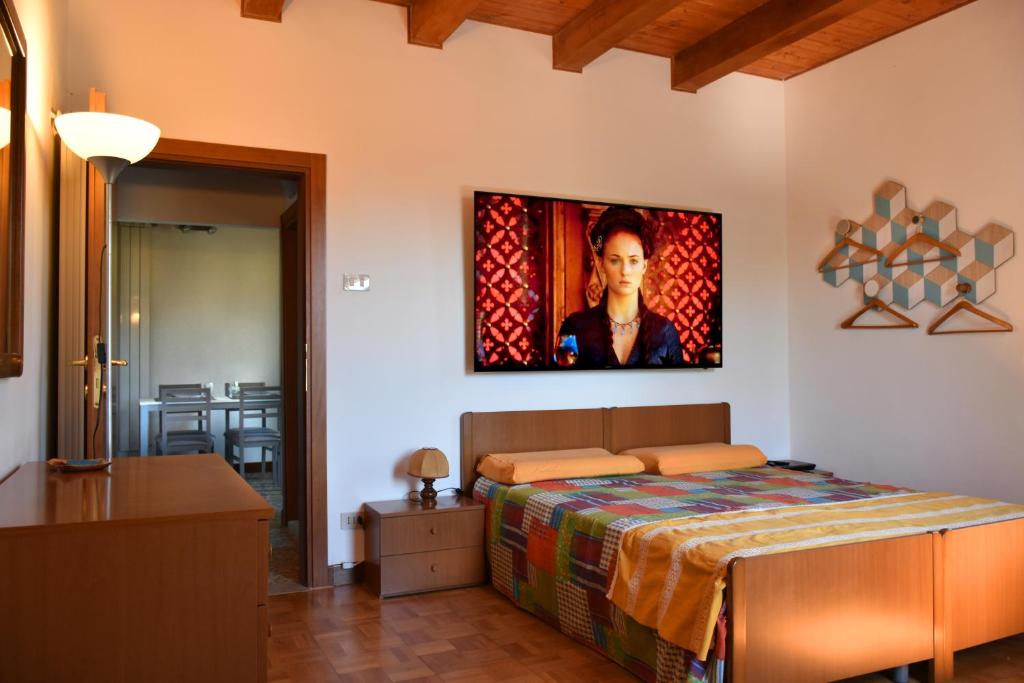 Luce Fantasia e TV 70p a 2 minuti dalla spiaggia - 1