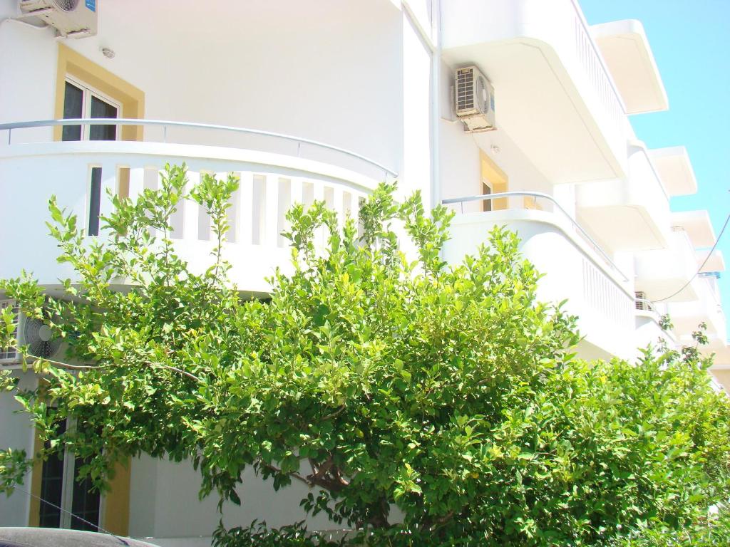 Diamond Apartments & Suites — Hotel building in Hersonissos