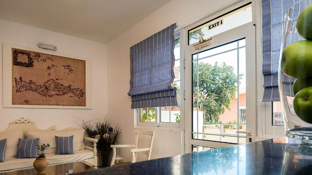 Diamond Apartments & Suites — Hotel rooms in Hersonissos