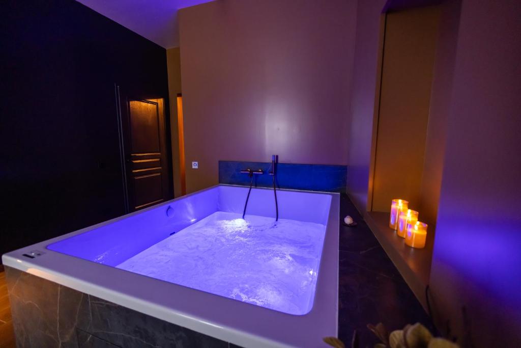 Dreamy Room - Evasion, balnéo & cinéma privé - 3