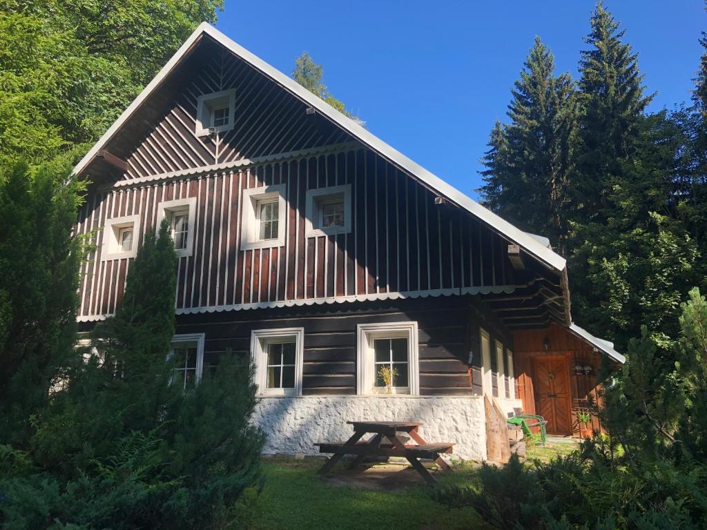 Chata u Maršíků, Strážné