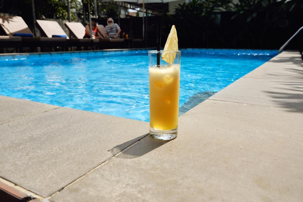 スイミングプール