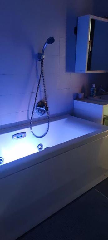 GLAMOUR HOUSE, Comoda a tutti i servizi - 2