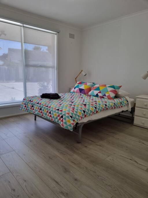 Cosy & Modern Unit 500m from Beach, Torquay