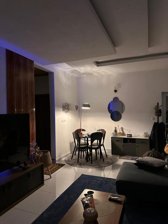 YNW Terminal Loft, Méfou