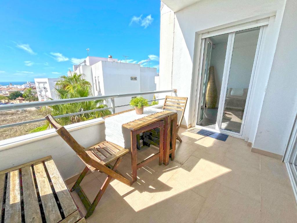 Sol y Mar Apartamento amplio con dos dormitorios y balcón - 2