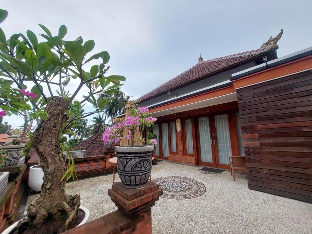 GJ Guest House Sidemen - 1