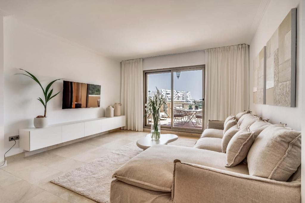 Stylish 2BR Apt - Shared pools - Near Golf and the Beach - 1