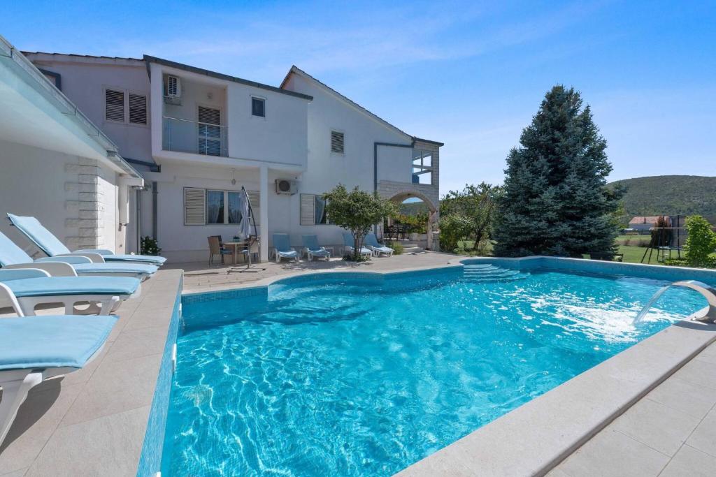 MY DALMATIA - Sport and Spa villa Neoric with private heated pool and tennis court, Neorić