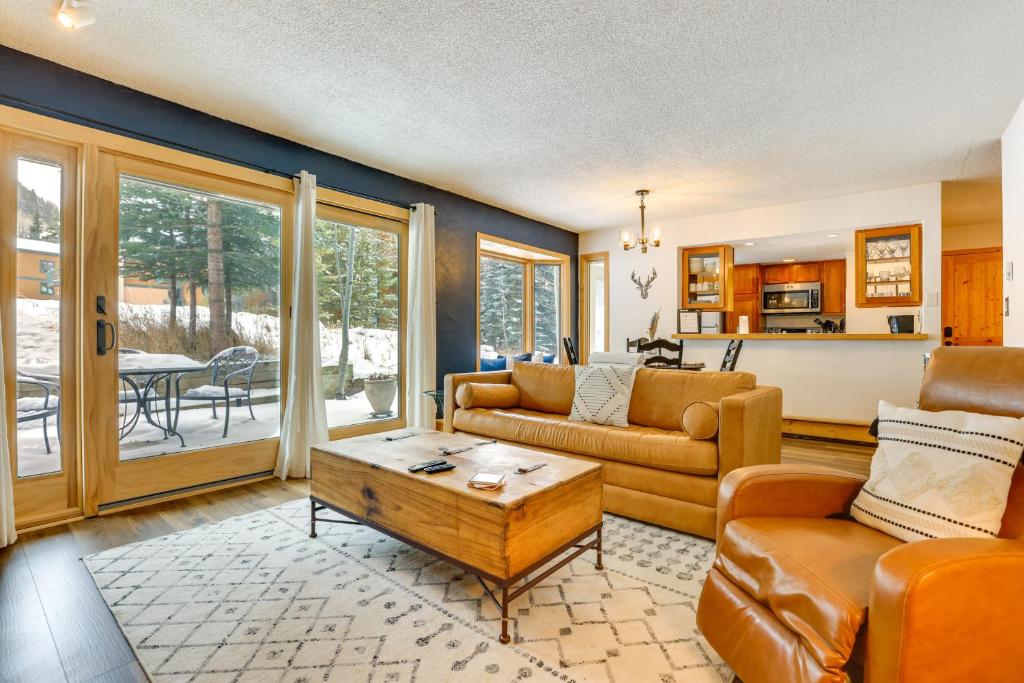 Charming Vail Condo with Patio and Mountain Views, Vail