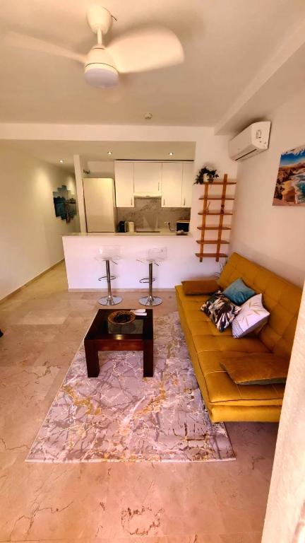 Marina Casares Beachside Apartment - 3