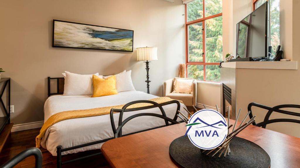 Alpenglow Lodge Large Studio by MVA, Whistler