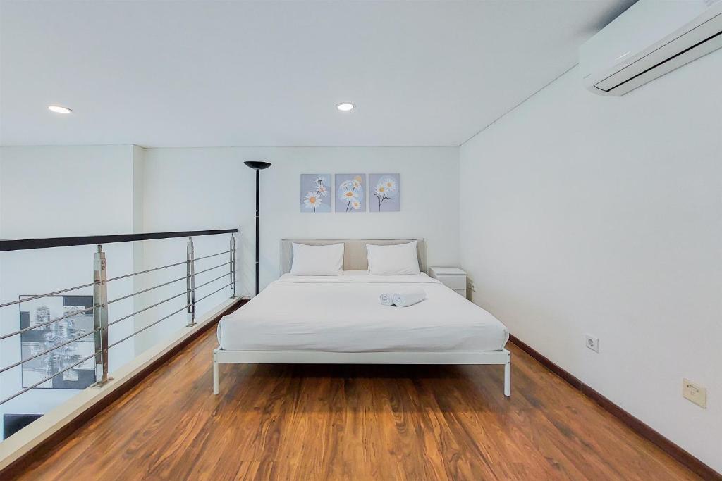 Nice and Fancy Studio Loft at Brooklyn Alam Sutera Apartment By Travelio, Tangerang