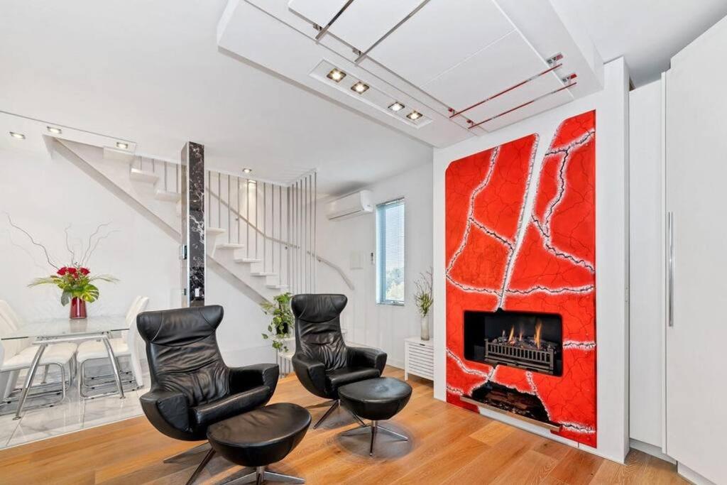 The Red Ember Retreat, Melbourne