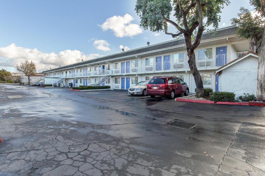 Motel 6 Hayward, CA- East Bay - ViaMichelin HOTEL - Hayward CA 94544