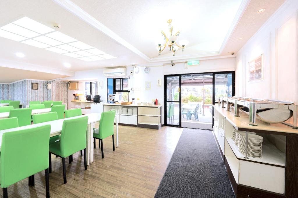 Sunny Hotel, Tây Môn Đình