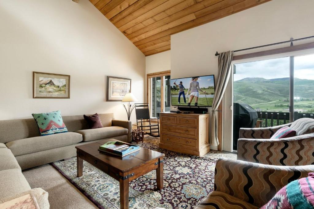 100 Ridgepoint condo, Beaver Creek