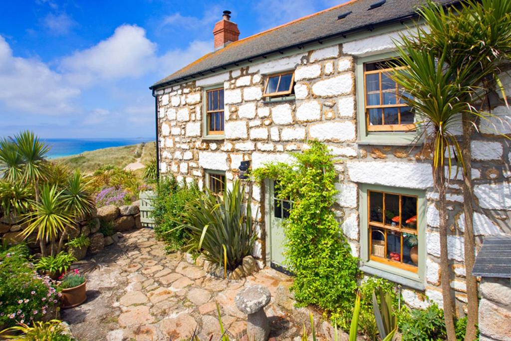 Whitebreakers, Cottage, Garden, Sea-views, Amazing Location By Beach, Sennen