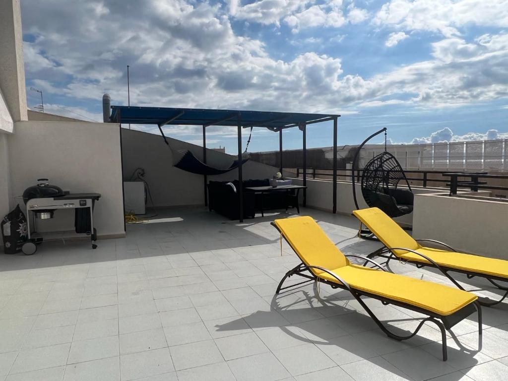 Small room in 4 bedroom penthouse Spectacular patio views - 2