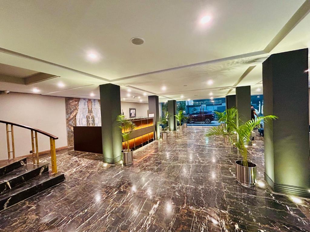 フロント・ロビー