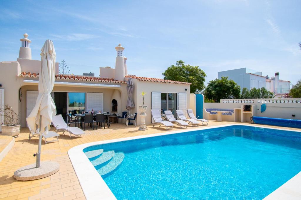 67 adm - 3 bed villa walking distance to Carvoeiro, Carvoeiro