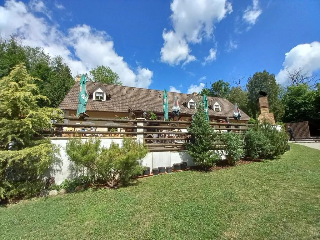 Penzion Hájovna U Dubu, hotel a Karlštejn
