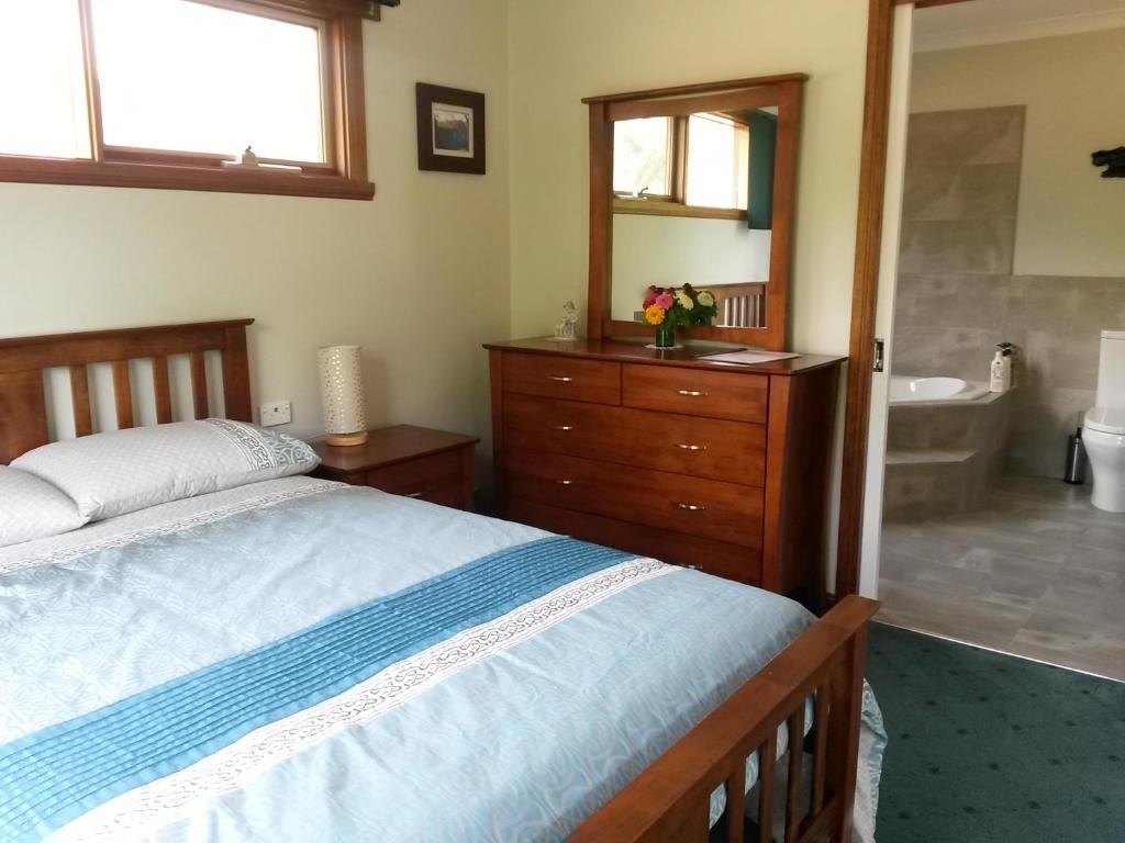 Eagle's Roost Farmstay B&B photo