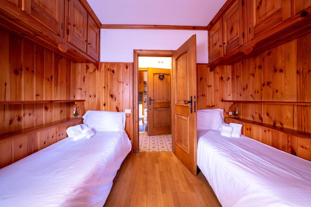 GuestHost - Silent Peaks - Cortina's Wooden Haven - 5
