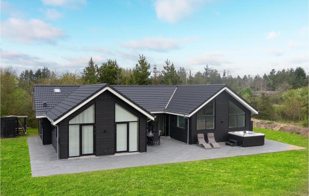Gorgeous Home In Blokhus With Jacuzzi, Blokhus
