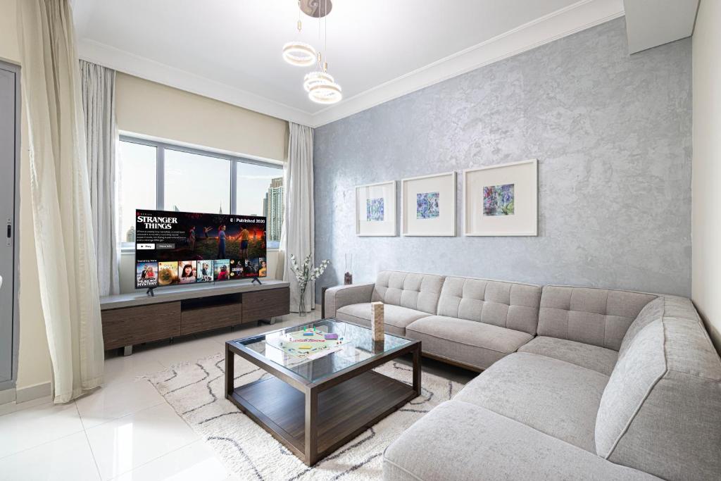 Nice 3 Bedrooms Apartment in Damac Maison Mall Street! Burj Khalifa View! 2 Minute Walk to Dubai Mall!, Dubaï