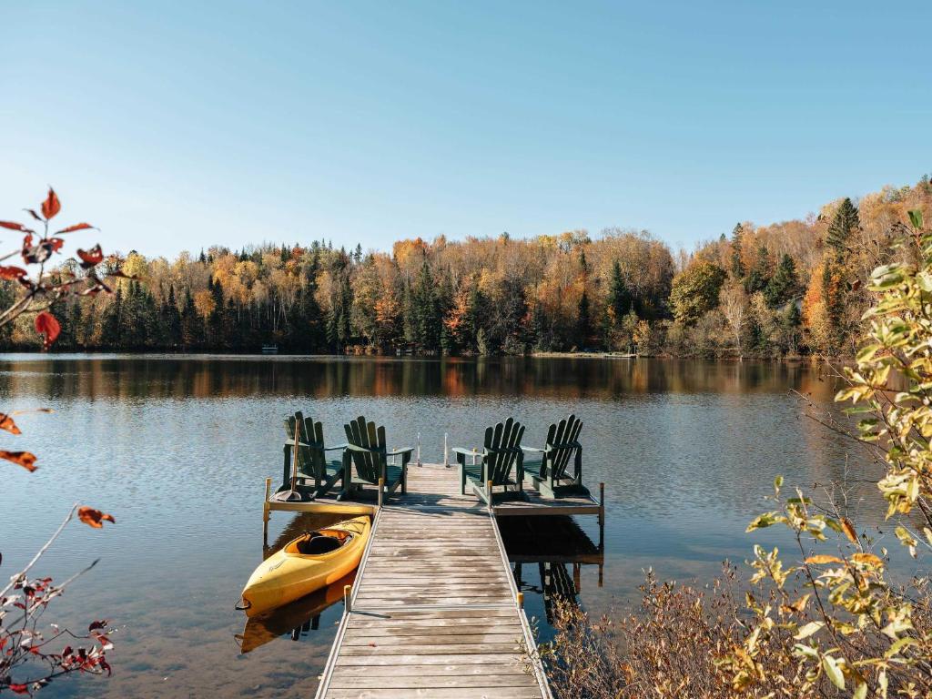 Le Plein Sud - Your ideal getaway by Lake Lise, Chertsey