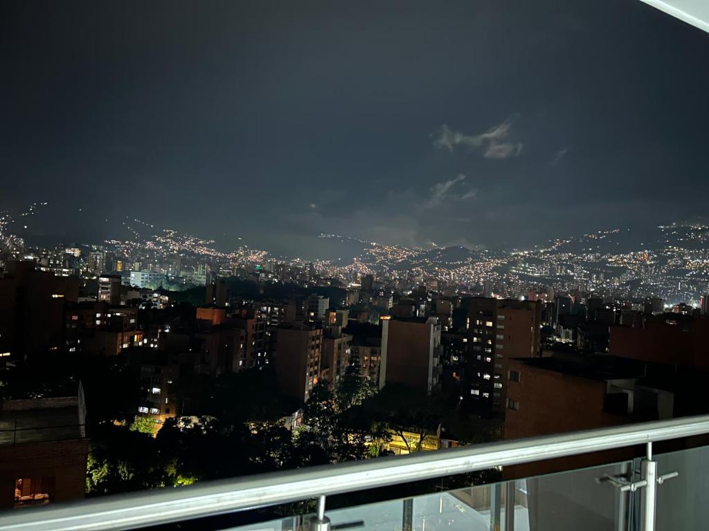 Hermoso y nuevo apartamento 16, Медельин