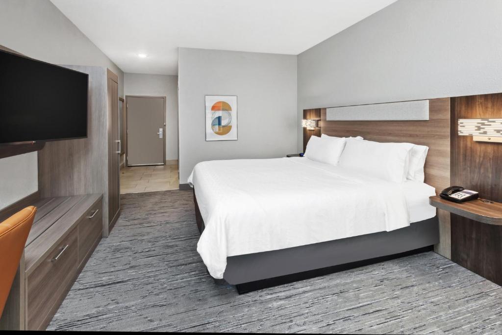 Holiday Inn Express Brookpark-Cleveland Airport Hotel By IHG