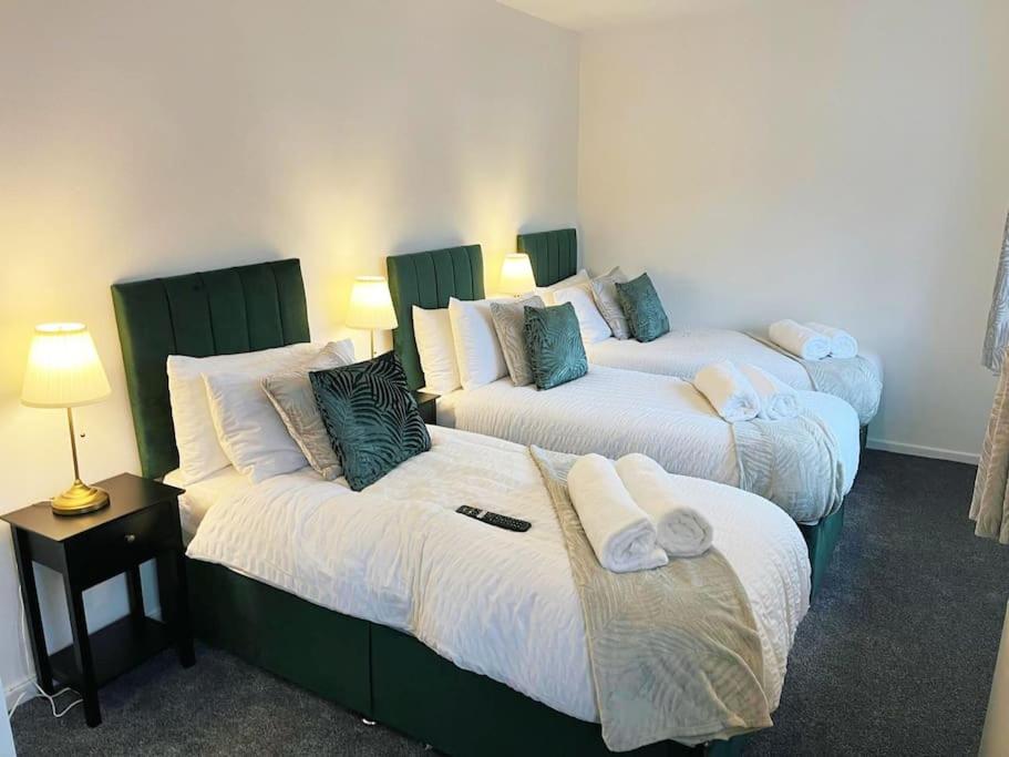Colchester - 2 Bedroom - Sleeps 6 Guests - Long Term Stays - Business - Contractors - Families, Colchester