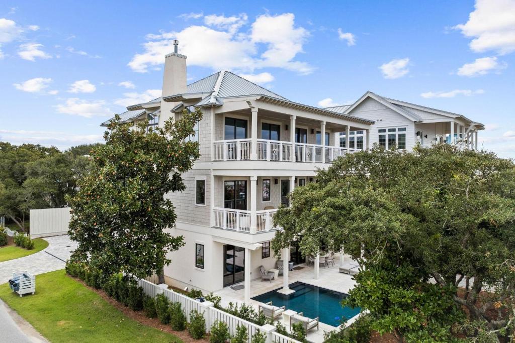 Eyes on Sunrise, Seacrest