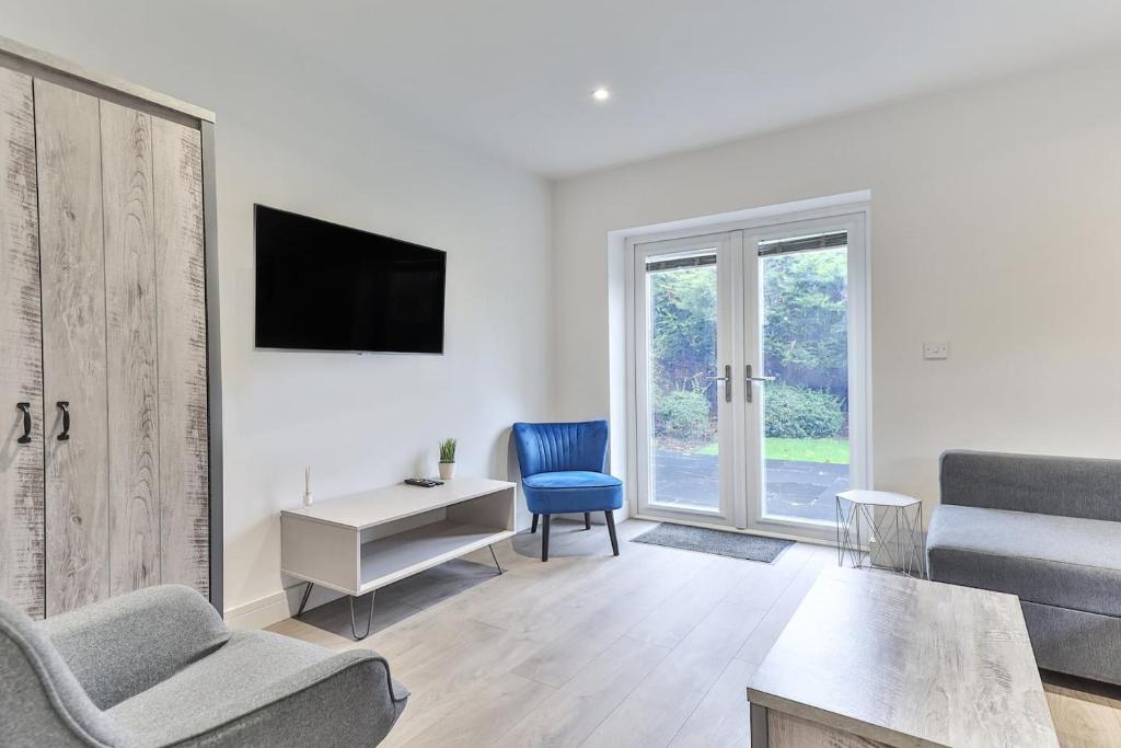 3 Bed Refurbished, Modern House, Wifi, Patio Area, Sheffield