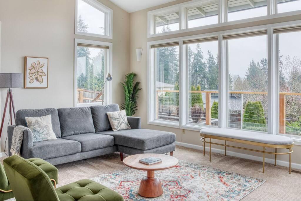 Lake View Relaxing Bellevue Home, Bellevue