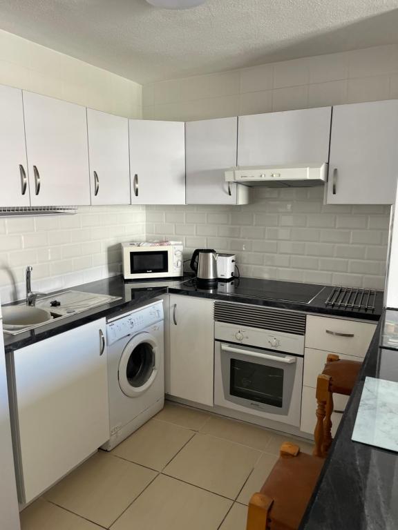 Apartment 31A1, Avenida Londres 6, Los Cristianos 38650, Arona, Tenerife, Los Cristianos