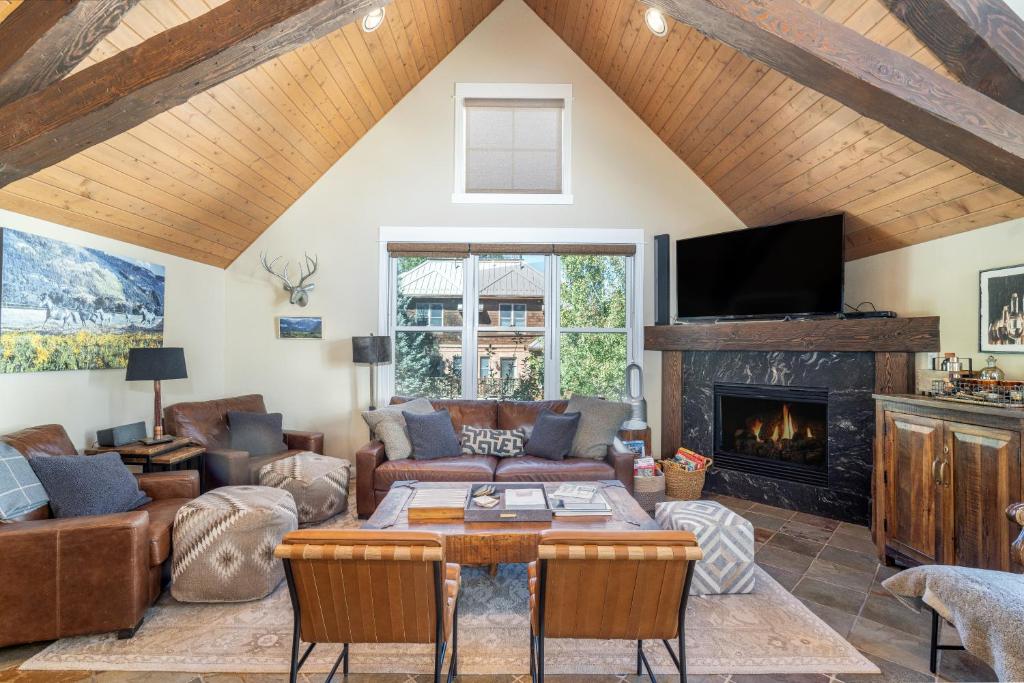 Main Street Tri-plex close to everything!, Telluride