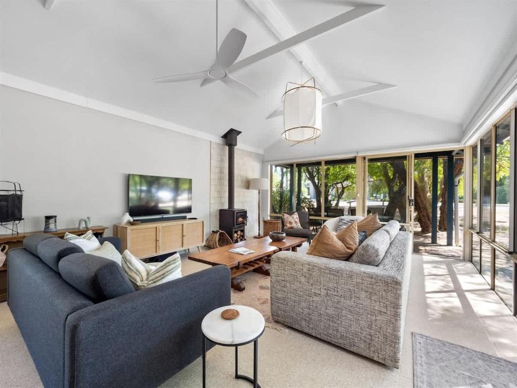 Mint Haus, stylish coastal retreat, Quindalup