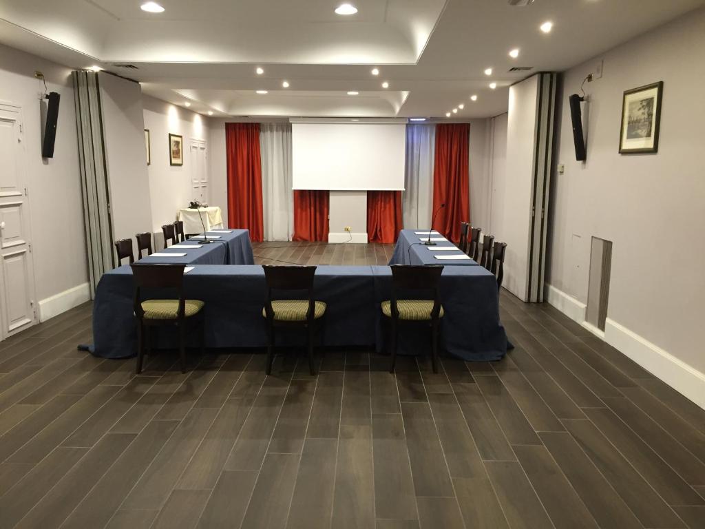 Tárgyalóterem/bálterem