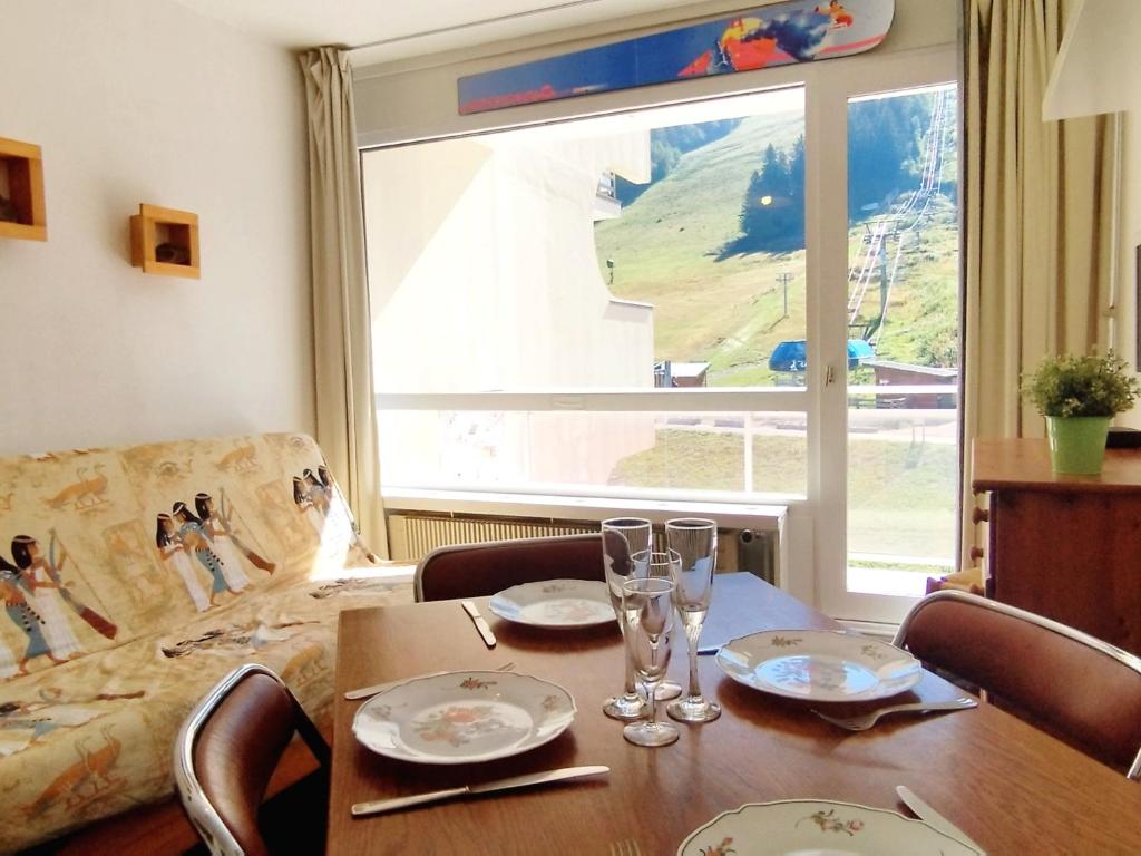 Studio cabine skis aux pieds, balcon, centre station - 5