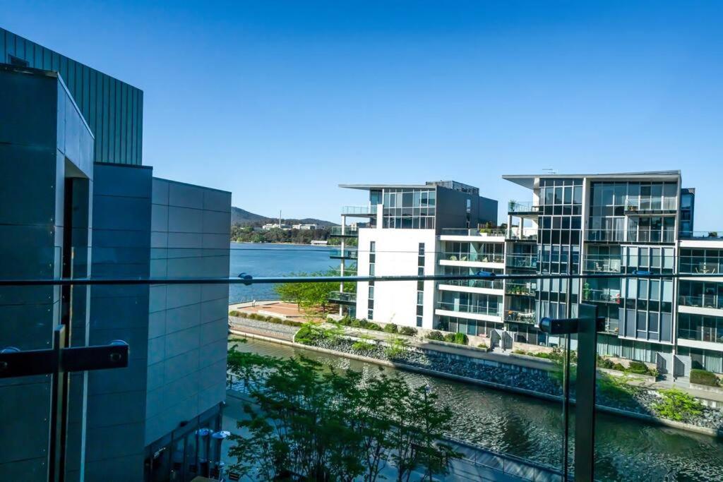 Modern studio with free wifi and parking, Kingston 