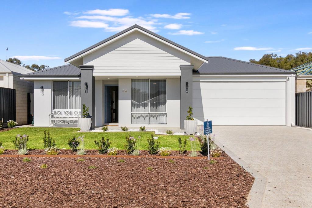 Busselton Beach Vibes, Broadwater