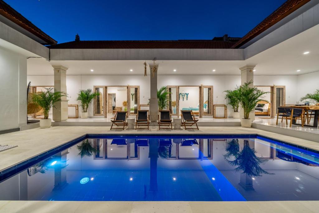 Semera - Luxury Brand New Villa with a Spacious Pool in the Prime Location, Kerobokan