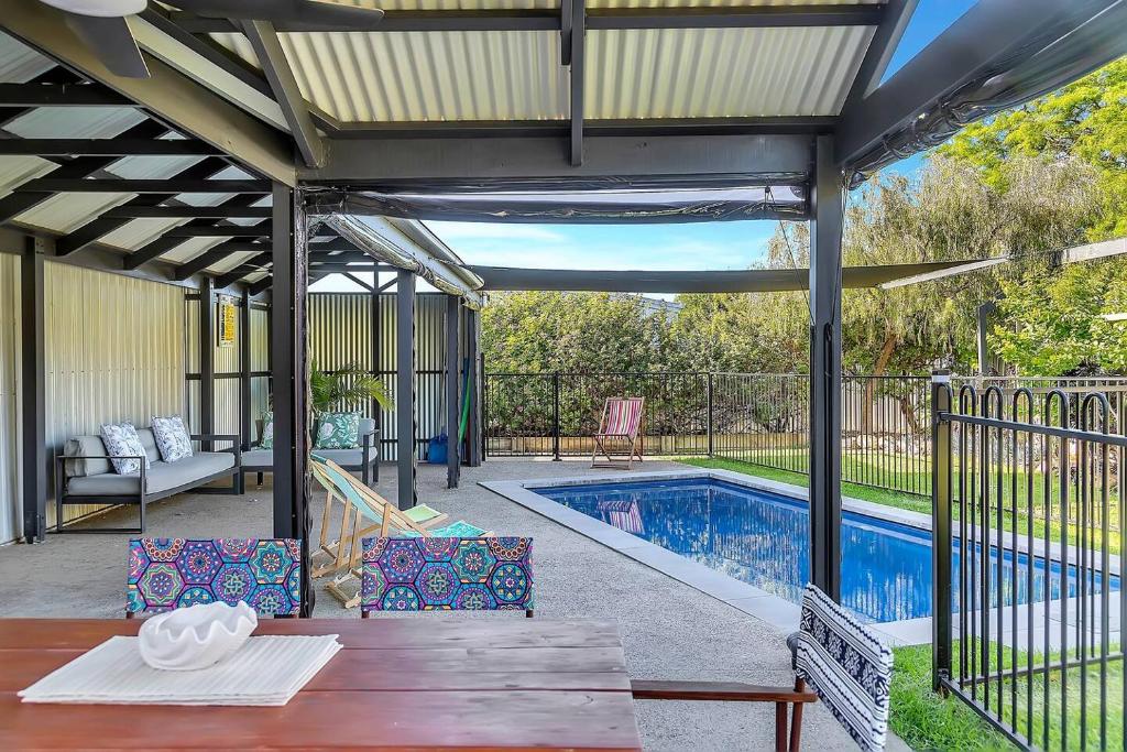 Port Parade - Poolside BBQs and Modern Beach Living, Port Willunga