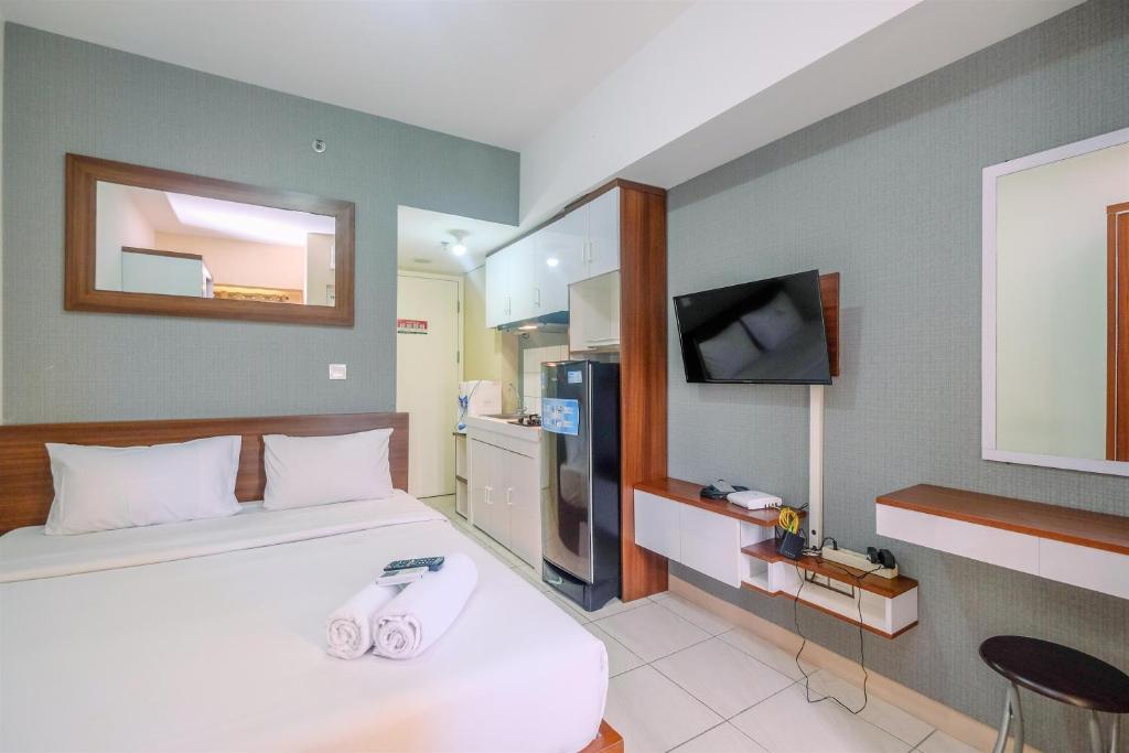 Elegant and Nice Studio at Springlake Summarecon Apartment By Travelio, Bekasi