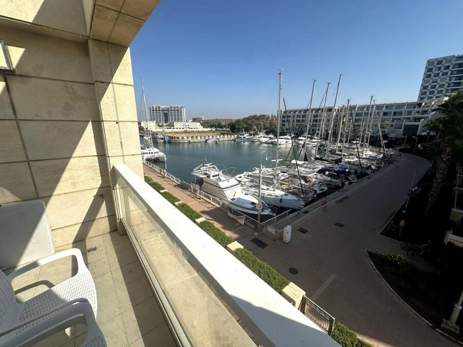 Hertselia Port, Herzliyya B